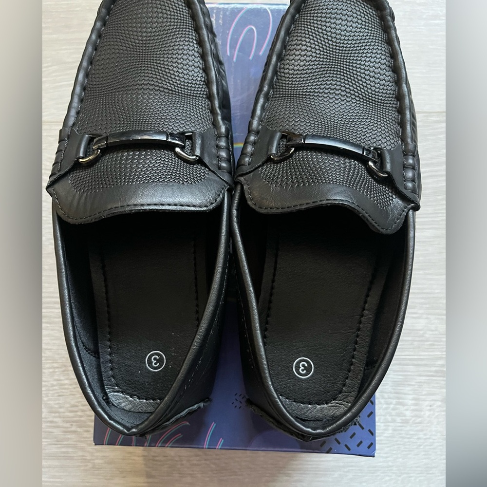 Black loafers Casual Slip-On Moccasin Flats Boys Dress Shoes - Picture 3 of 8